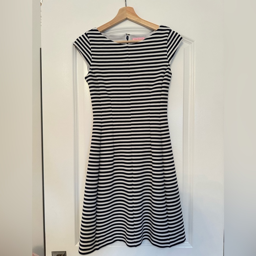 Lilly Pulitzer Navy and White Striped Stretch Cap sleeve dress Size XS